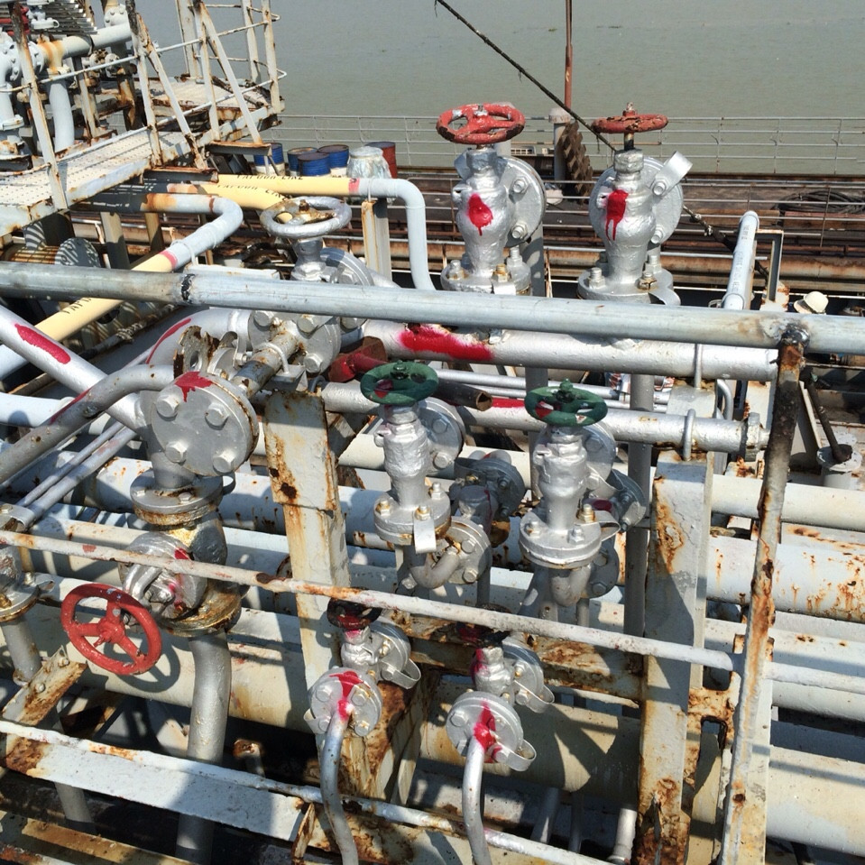 Sửa chữa tàu dầu trên dock