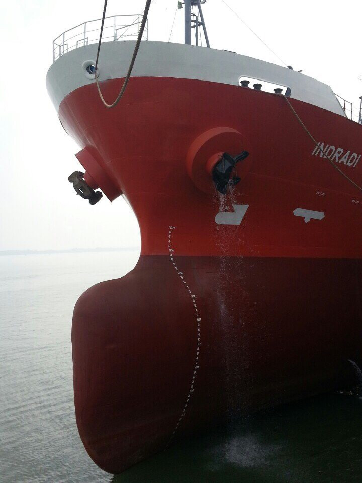 Sửa chữa tàu dầu trên dock